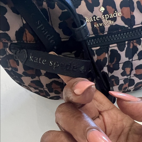 Kate Spade Leopard Print Crossbody Bag with Black Straps… NWT - Picture 3 of 7